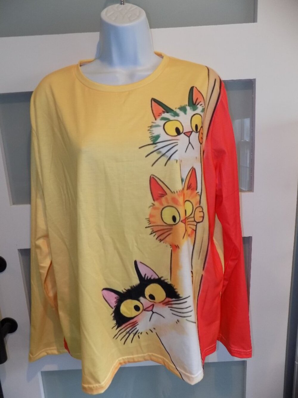 No Brand 3 Cats Peaking Around the Corner LS Shirt Size XXL Women's NWOT